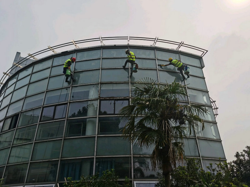 玻璃幕牆清洗
